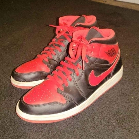 Mens Nike Air Jordan Size 11 | Red & Black - Picture 2 of 2